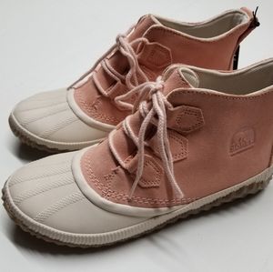 Sorel out n about pink ankle duck rain boots
